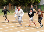 100m走予選は僅差の勝負