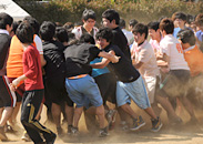 男子の棒引きは圧巻!