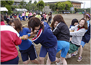 女の戦い？「棒引き」