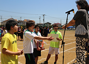 総合優勝チームへ学長杯